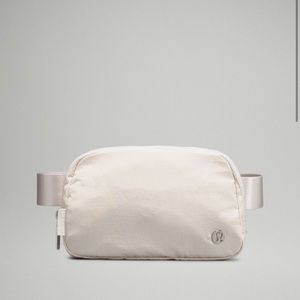 Lululemon Everywhere Belt Bag - WHITE OPAL